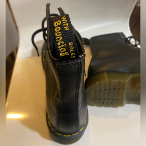 ⭐️ Dr. Martens | 1460 Smooth Leather Lace-up Boots | Black | US 9 - Picture 7 of 15